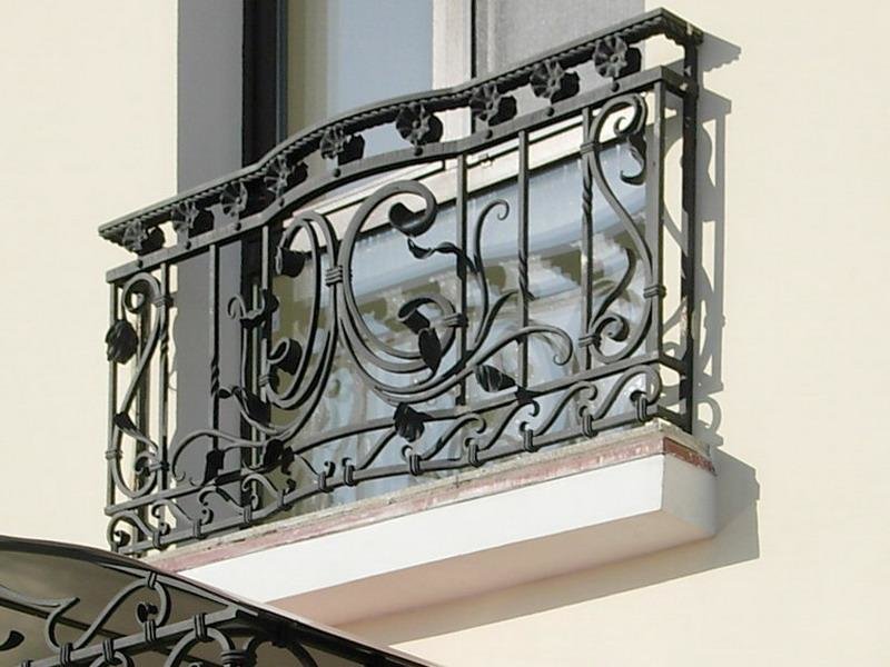 Высота ограждения балкона: стандарты и правила